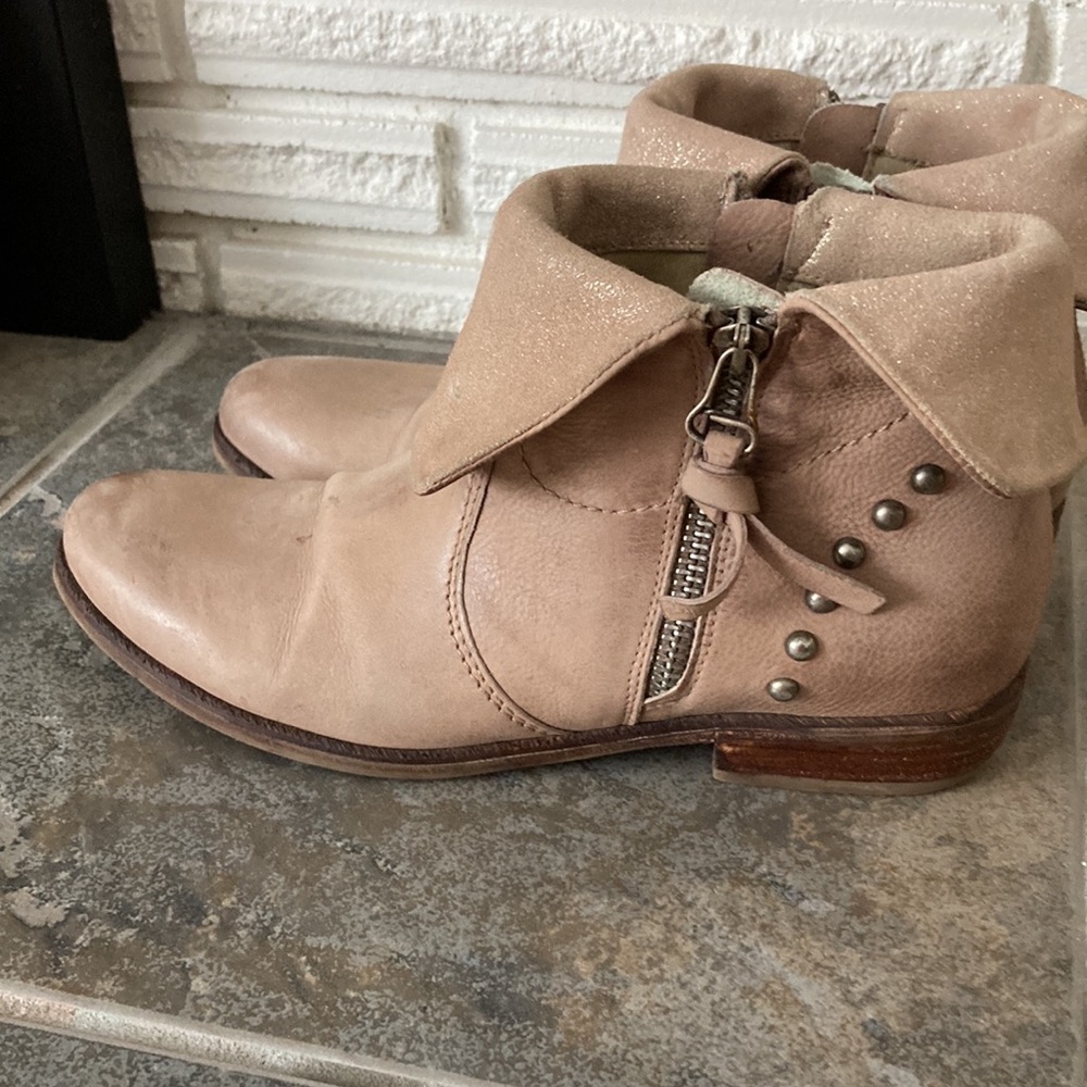 Stylish Tan Ankle Boots with Studded Detail - Picture 4 of 14